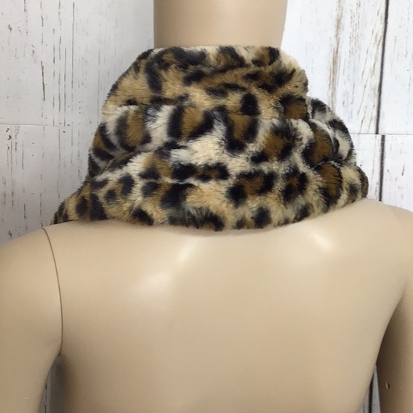 🆕 Calvin Klein Cheetah Print Faux Fur Scarf - Picture 7 of 12